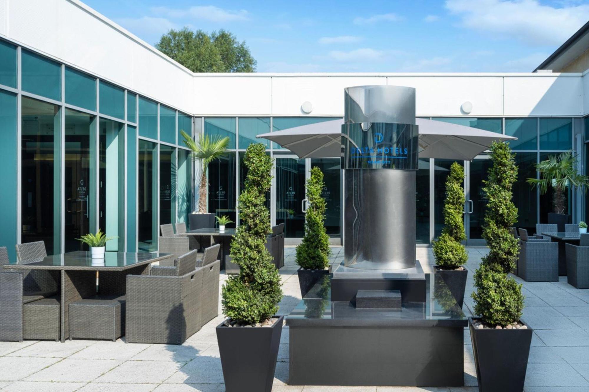Delta Hotels By Marriott Nottingham Belfry Eksteriør billede