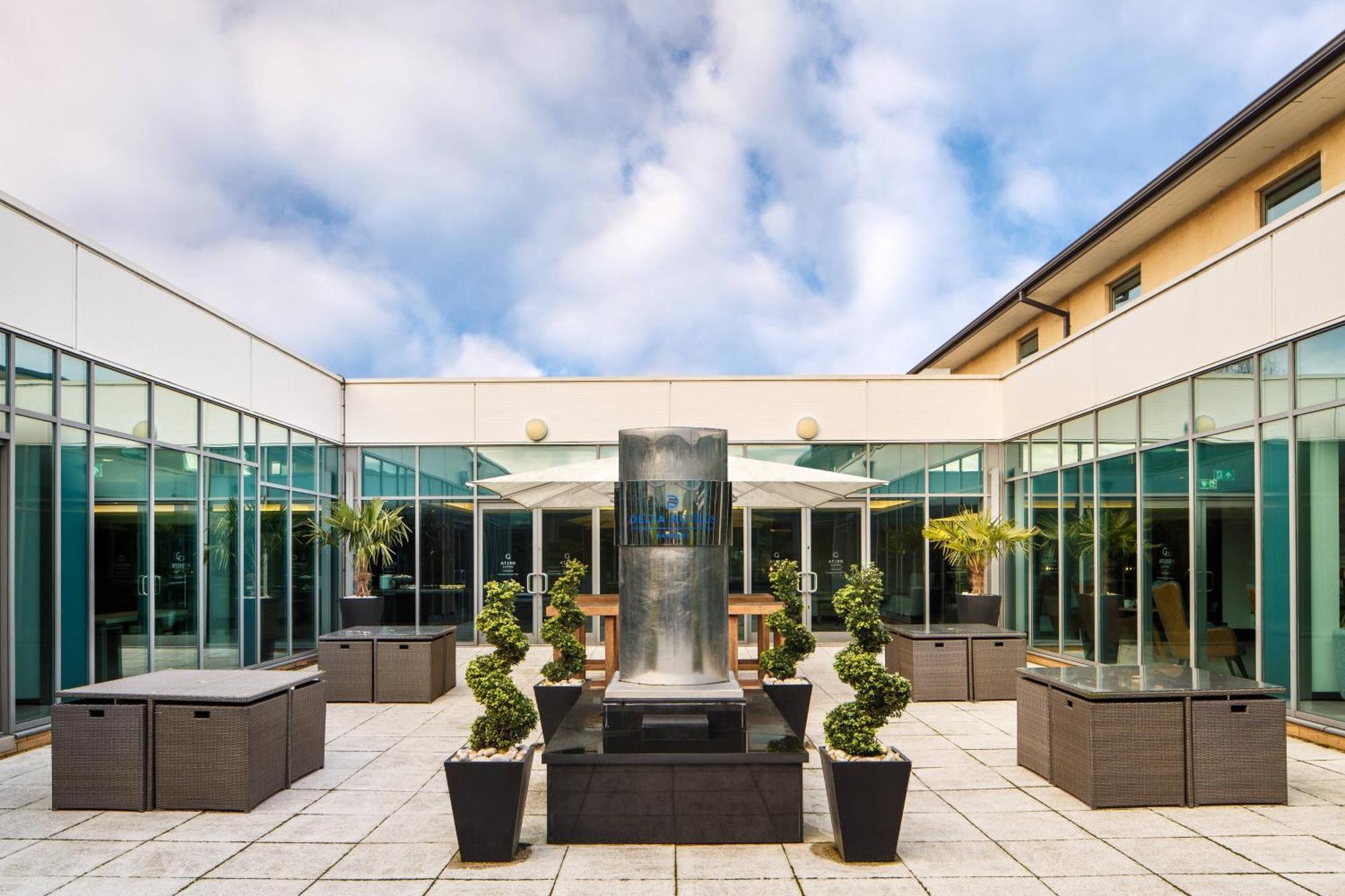 Delta Hotels By Marriott Nottingham Belfry Eksteriør billede